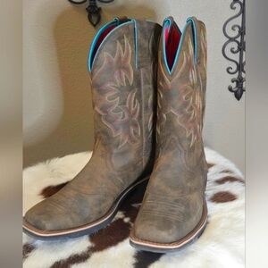 ARIAT Brown Western Cowboy Boots with Embroidered Design